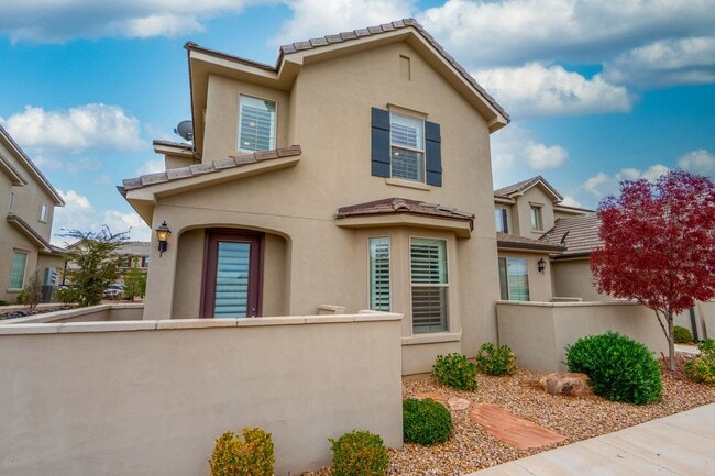 Building Photo - Newer Home in Prime Location with Spacious Layout & Two Living Areas