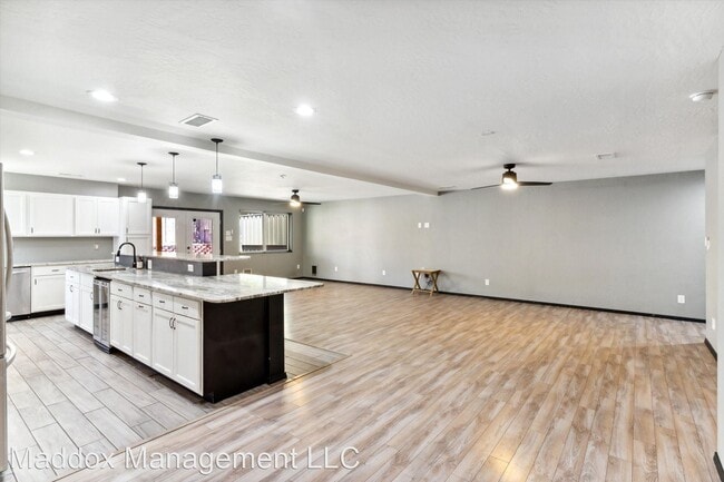 Building Photo - 4 br, 3 bath House - 6405 Sonrisa Pl NE
