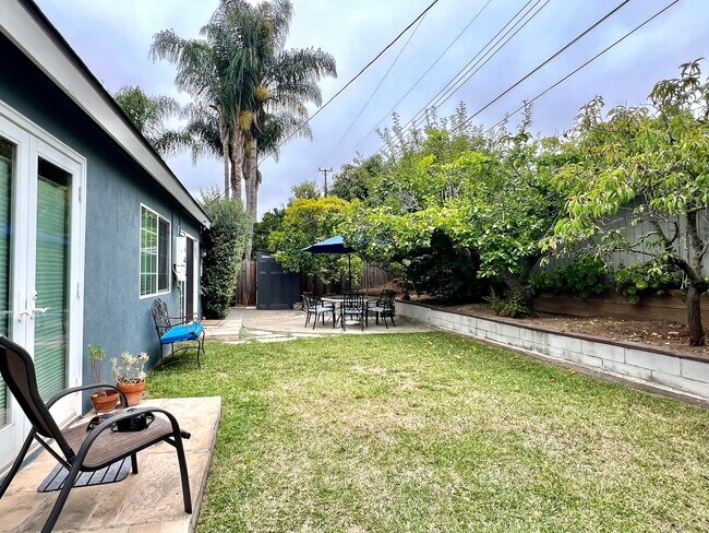 Building Photo - Beautifully Furnishee 2 bedroom, 2 bathroom Home