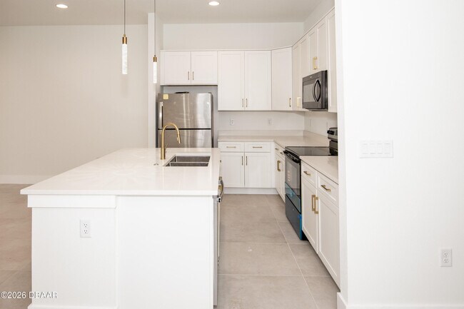 Building Photo - 618 N Duss St