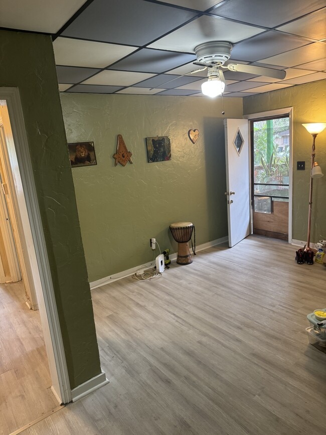 Building Photo - 1612 Pepper Dr