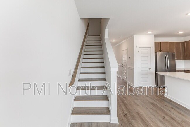 Building Photo - 7580 Discovery Pt Dr NW