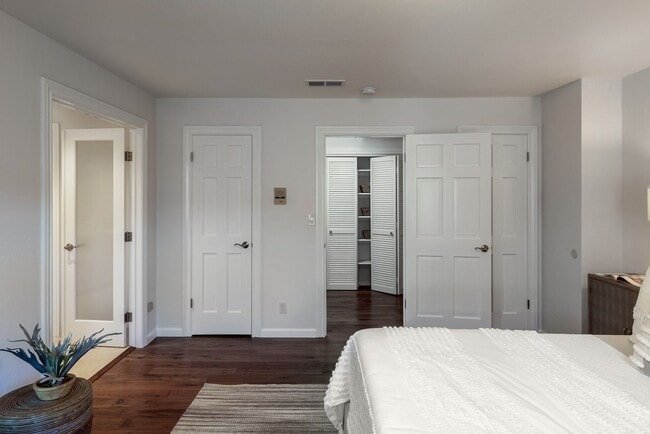 Building Photo - Downtown Los Altos Luxury Townhome