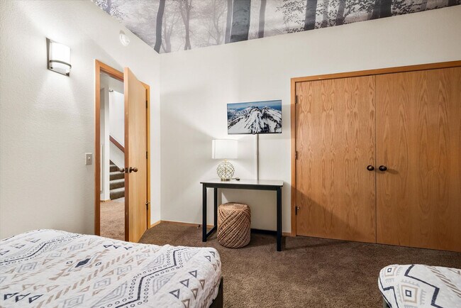 Building Photo - 70335 Sword Fern