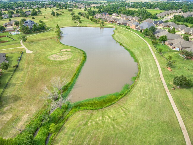 Building Photo - Fantastic home in the Fairways at Surrey H...