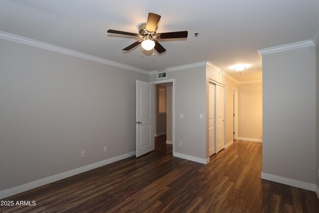 Building Photo - 2025 E Campbell Ave