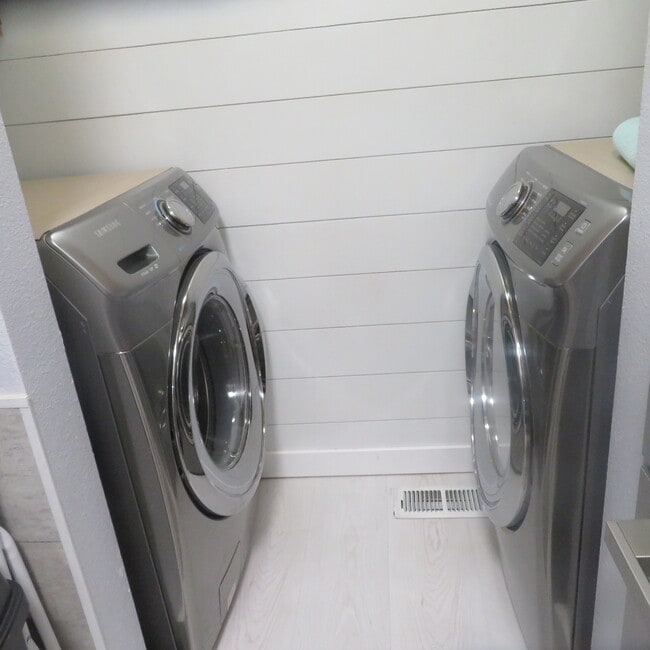 Building Photo - 7270 Huntsmen Cir