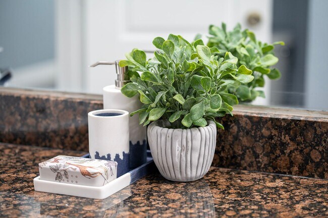 Building Photo - 2 Bedroom/2 Bath Condo with Garage and Pool view in Grand Reserve at Kirkman Parke