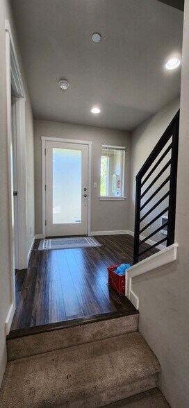Building Photo - 16021 Manor Way