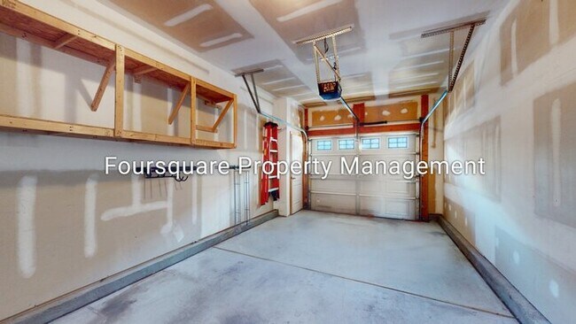 Building Photo - Town Home | Screened Back Porch | One Car ...