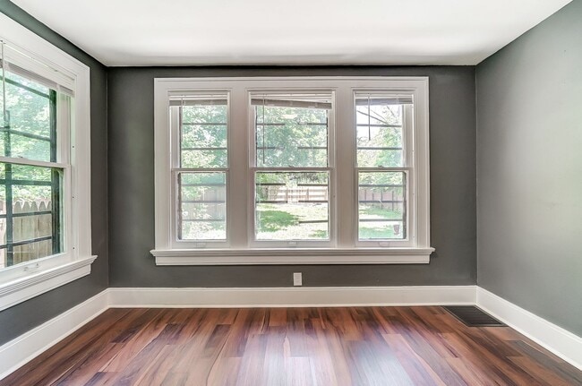 Building Photo - Spacious Three Bedroom in Dayton!