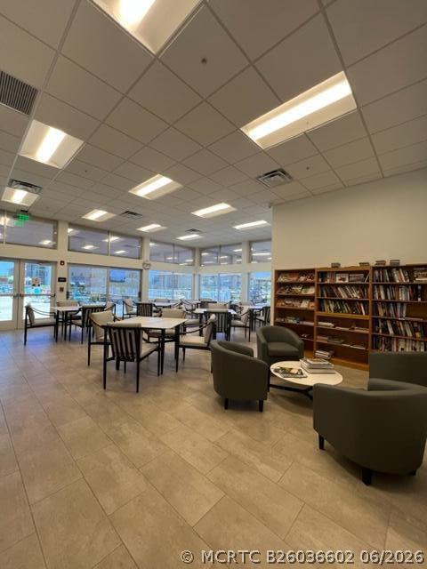 Building Photo - 211 Horizon W