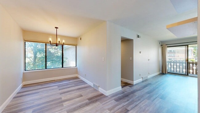 Building Photo - 2108 Pauline Blvd