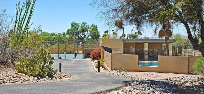 Building Photo - Beautifully Updated 3 Bedroom Townhome nea...