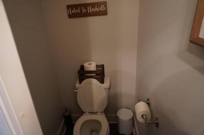 Building Photo - 509 Rosedale Ave E