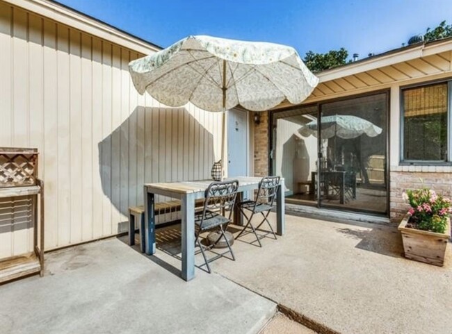 Building Photo - 2600 Peppertree Pl
