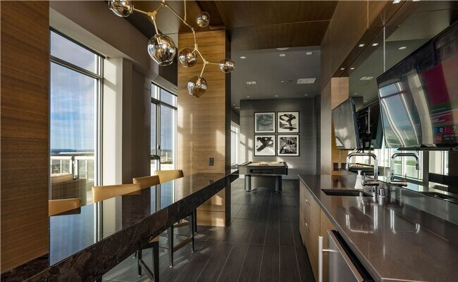 Building Photo - Insignia Condominiums ~ Belltown