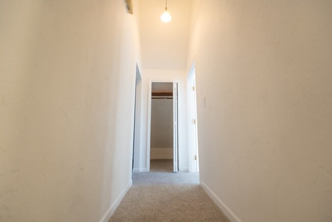 Building Photo - 8 Rockwell Terrace