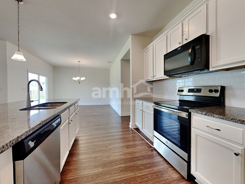 Building Photo - 5786 Hampton Creek Rd