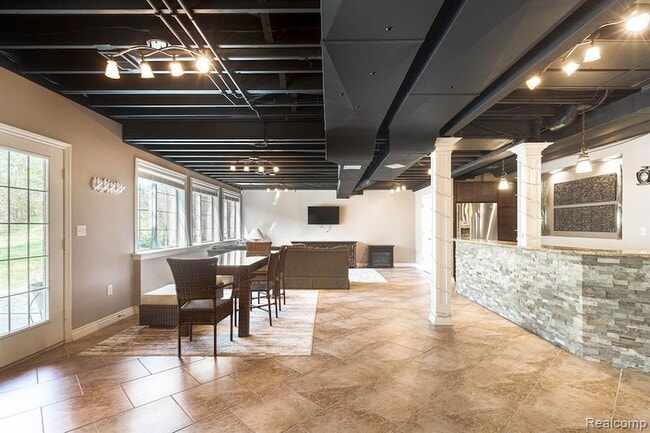 Building Photo - 4906 Stonehenge Dr