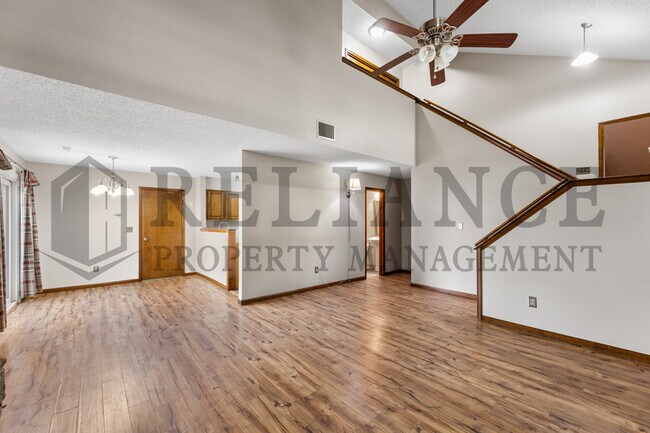 Building Photo - 1111 E Redwood Rd