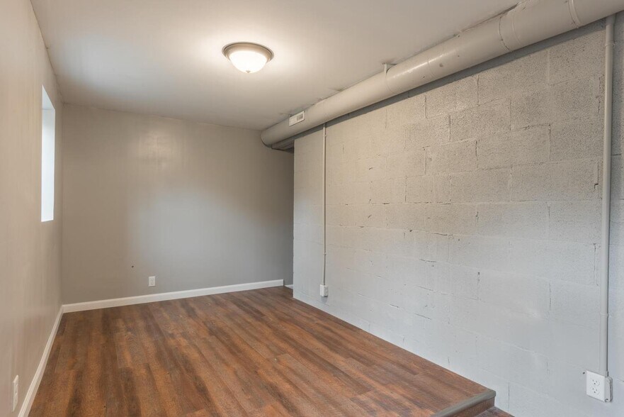 Building Photo - 256 Rock Creek Rd