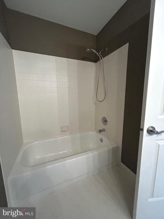 Building Photo - 1410 Stratford Ct