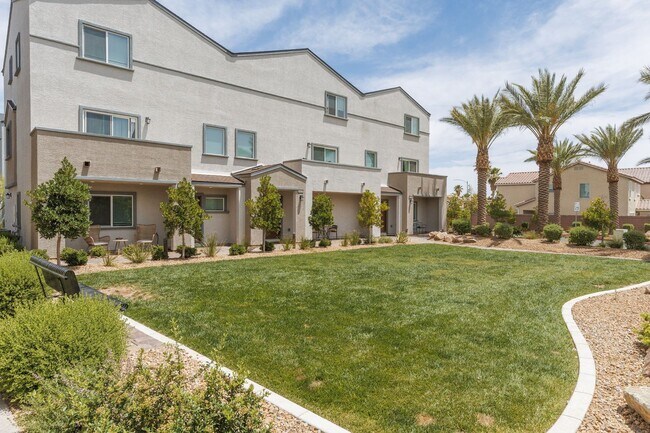 Building Photo - Newer townhome in the NW
