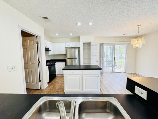 Building Photo - 5096 Capulet Cir
