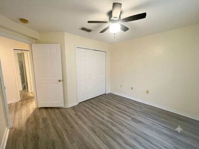 Building Photo - 2607 Emerald Lake Ct