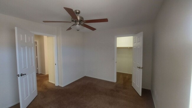 Building Photo - GORGEOUS GLENDALE HOME!