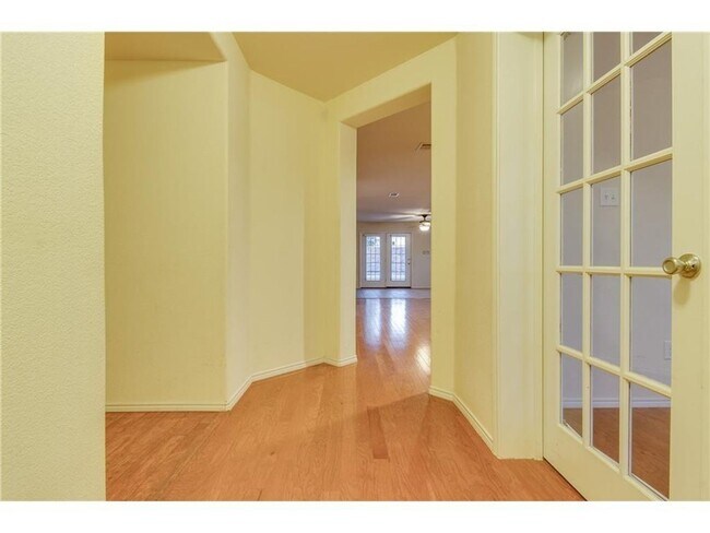 Building Photo - Beautiful single-story home with a front garage featuring a 3-bedroom, 2-bath split floor plan.