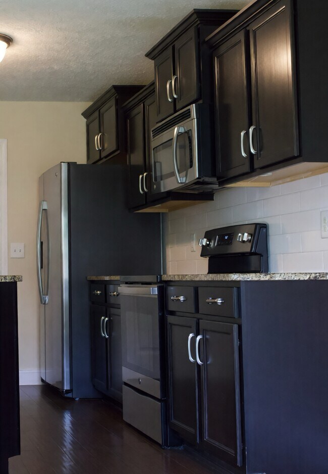 Building Photo - 1275 Eagle's View Dr