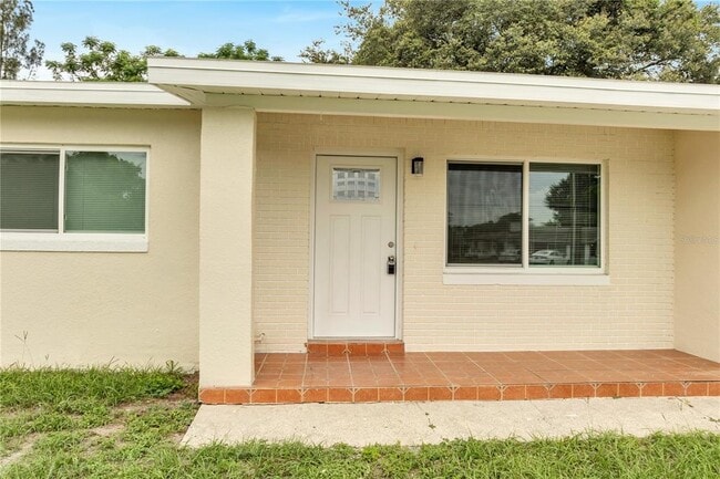 Building Photo - 1040 San Luis Dr