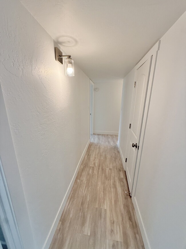 Building Photo - 288 W Diagonal #A 3 Bed/2 Bath