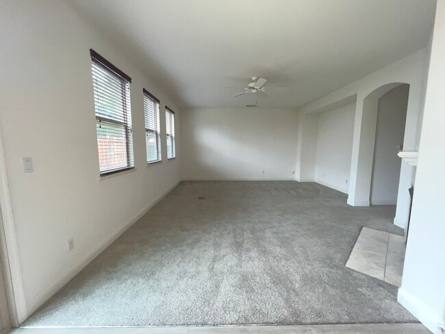 Building Photo - Exceptional 4BR/3BA/3 Car Tandem Garage in...