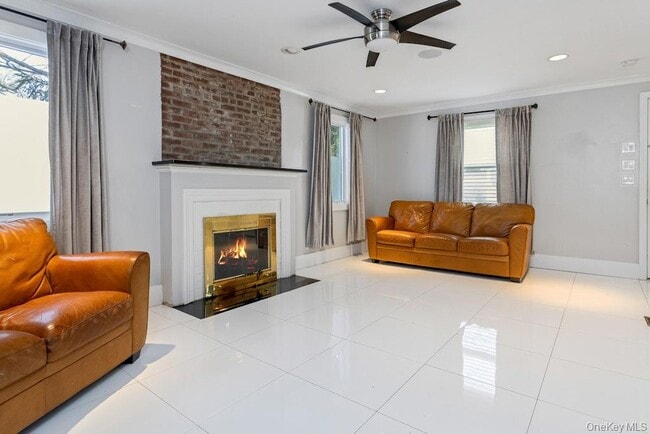 Building Photo - 155 White Rd