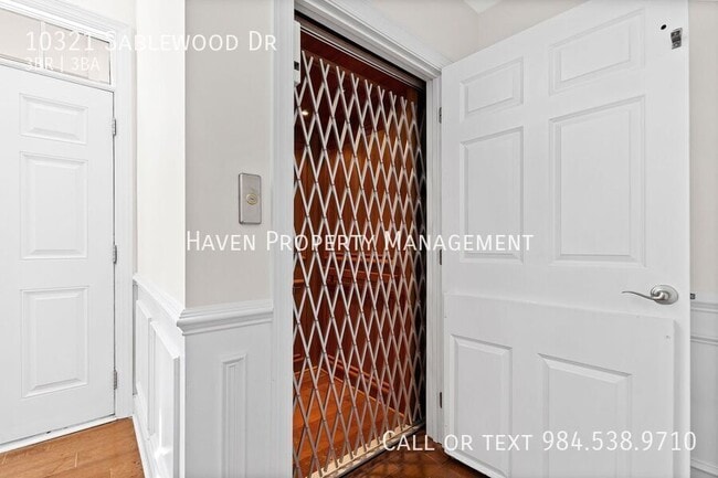 Building Photo - 10321 Sablewood Dr