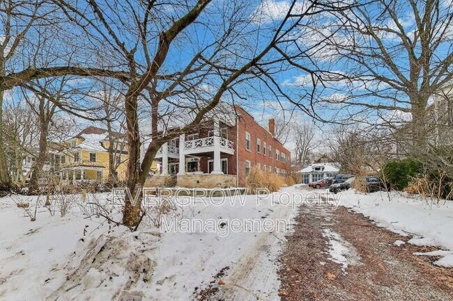 Building Photo - 945 Woodruff Place Middle Dr