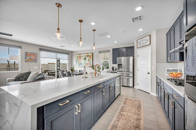 Building Photo - Spacious 5-Bedroom Home with Loft, Pool & Mountain Views