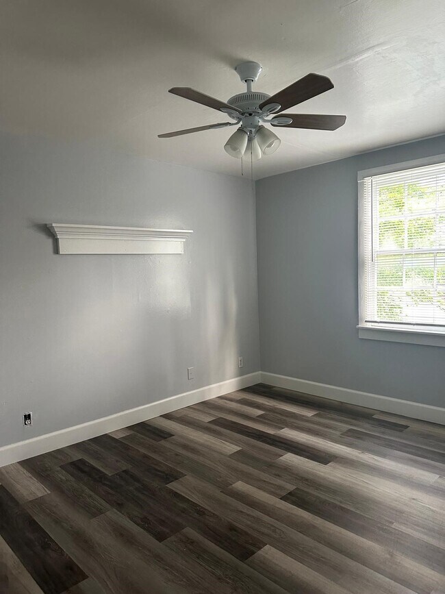 Building Photo - 800 Travis St