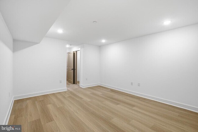 Building Photo - 3931 Fairmount Ave