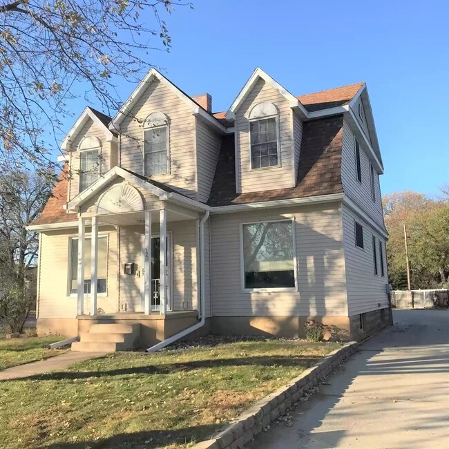 Front view - 320 McCabe St