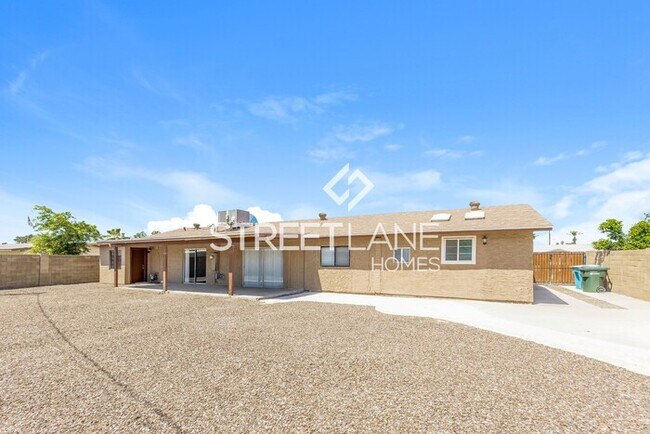 Building Photo - REDUCED!