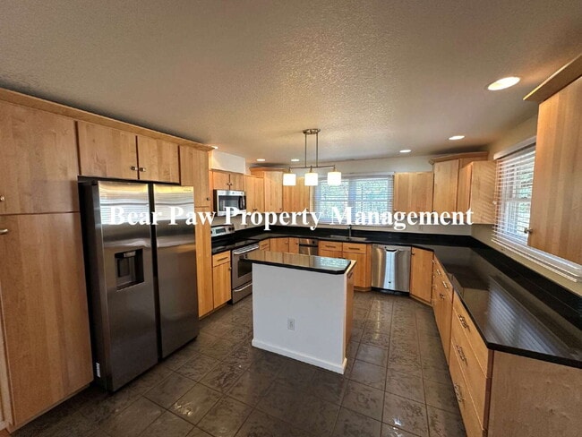 Building Photo - Great Home off Upper Bear Creek!