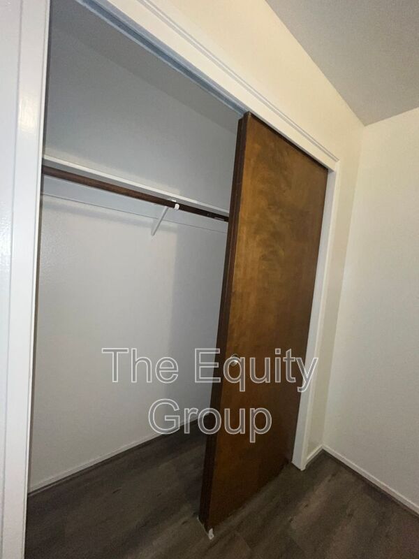 Building Photo - 806 S Court St