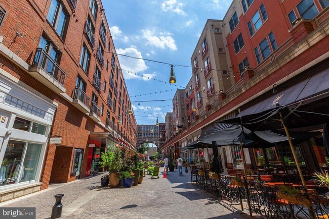 Building Photo - 8934 Battery Pl