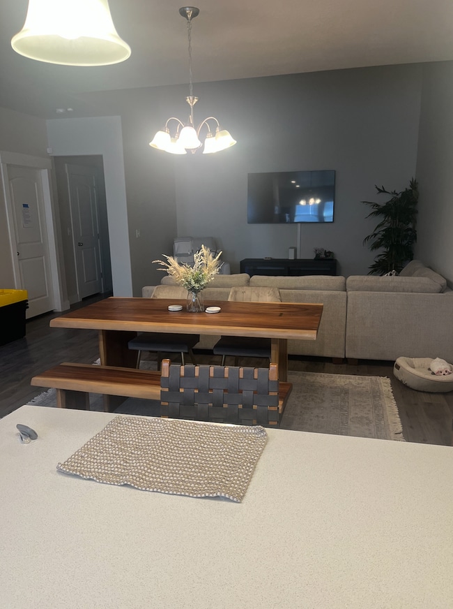 Building Photo - Three Bedroom Partially Furnished Townhome in Lehi