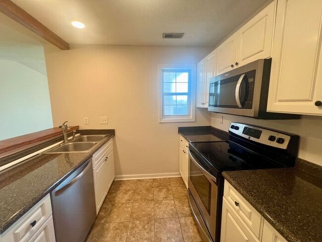 Building Photo - Freshly Painted! New Luxury Vinyl Plank Fl...