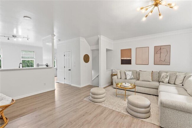Building Photo - 6720 Stoneleigh Way